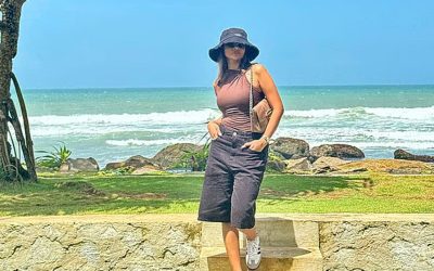 শ্রীলংকায় সমুদ্র সৈকতে কী করছেন অভিনেত্রী টয়া!