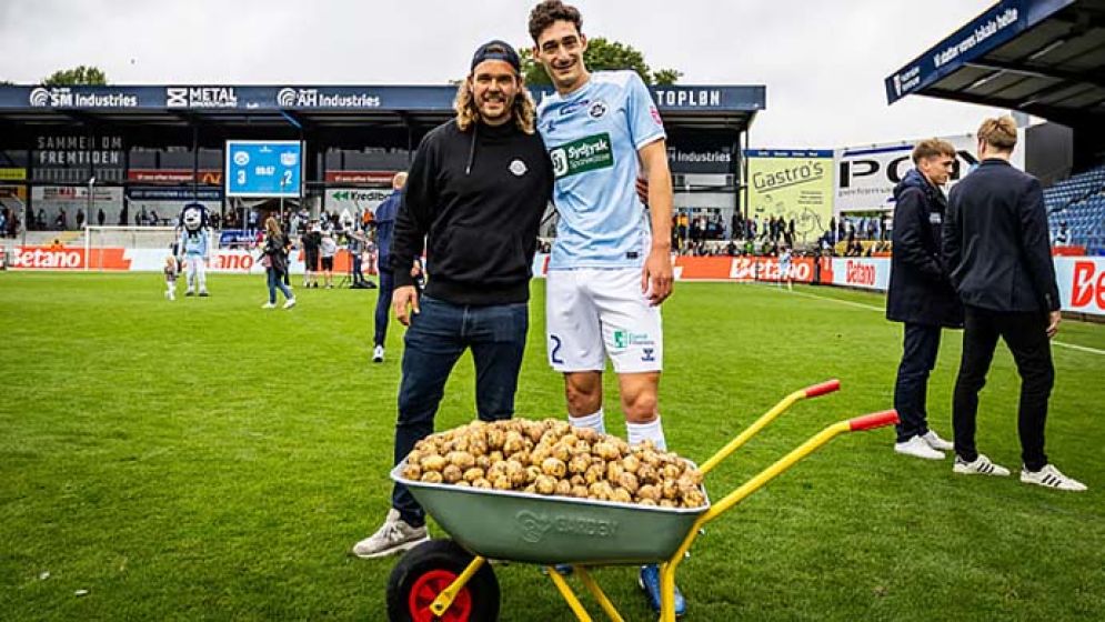 ম্যাচ সেরার পুরস্কার ট্রলি ভর্তি আলু!