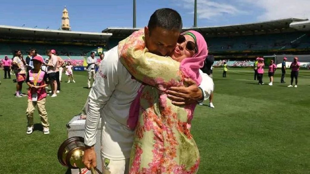 হিজাব পরায় হেনস্তার শিকার ক্রিকেটার উসমান খাজার মা