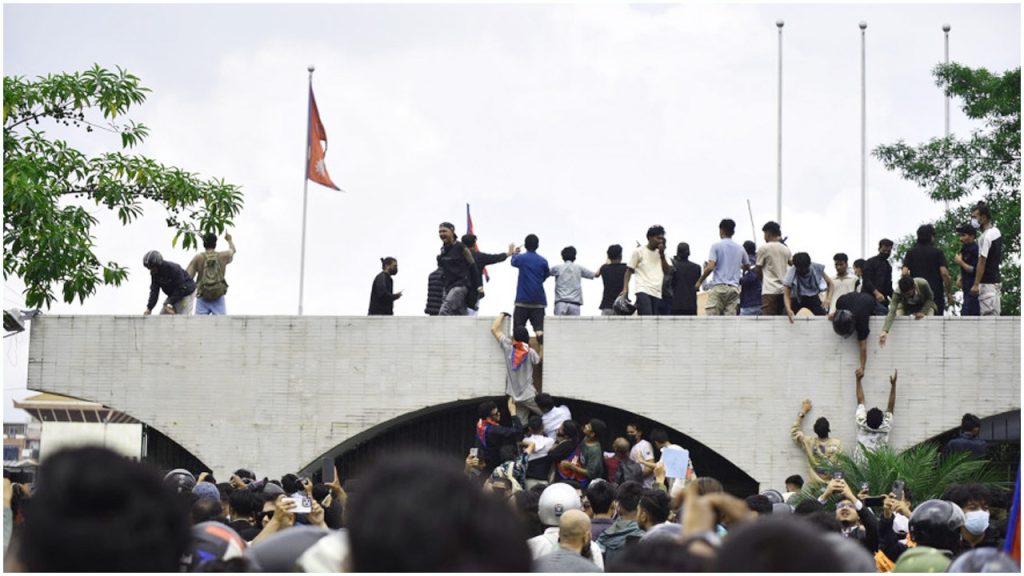 নেপাল পার্লামেন্টে ঢুকে পড়েছে জনতা