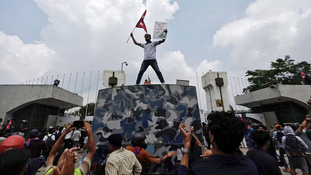 নেপালে বিক্ষোভে ভয়াবহ সহিংসতা, নিহত বেড়ে ১৬