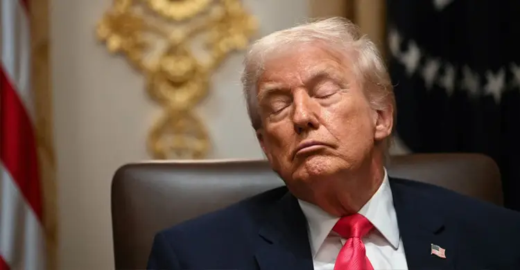 ক্যাবিনেট মিটিংয়ে ট্রাম্পের ‘ঝিমুনি’