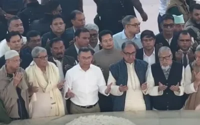 বাবার কবর জিয়ারত করলেন তারেক রহমান