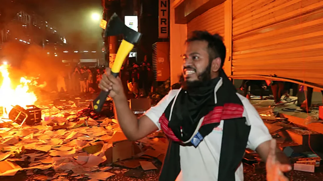 প্রথম আলো–ডেইলি স্টারে হামলা, কুড়াল হাতে উল্লাস করা সেই যুবকসহ গ্রেপ্তার ১০