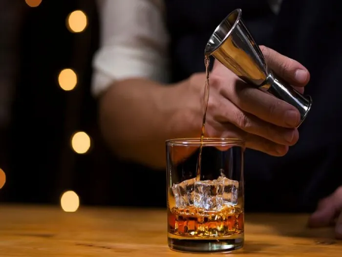 মদ বিক্রির বিধিনিষেধ আরও শিথিল করেছে সৌদি